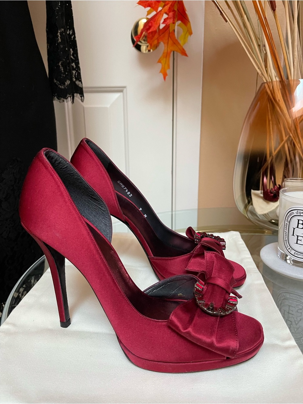 Stuart Weitzman Satin Peep Toe Pumps Size 9 Burgundy Bow Crystal Heels - Picture 6 of 15